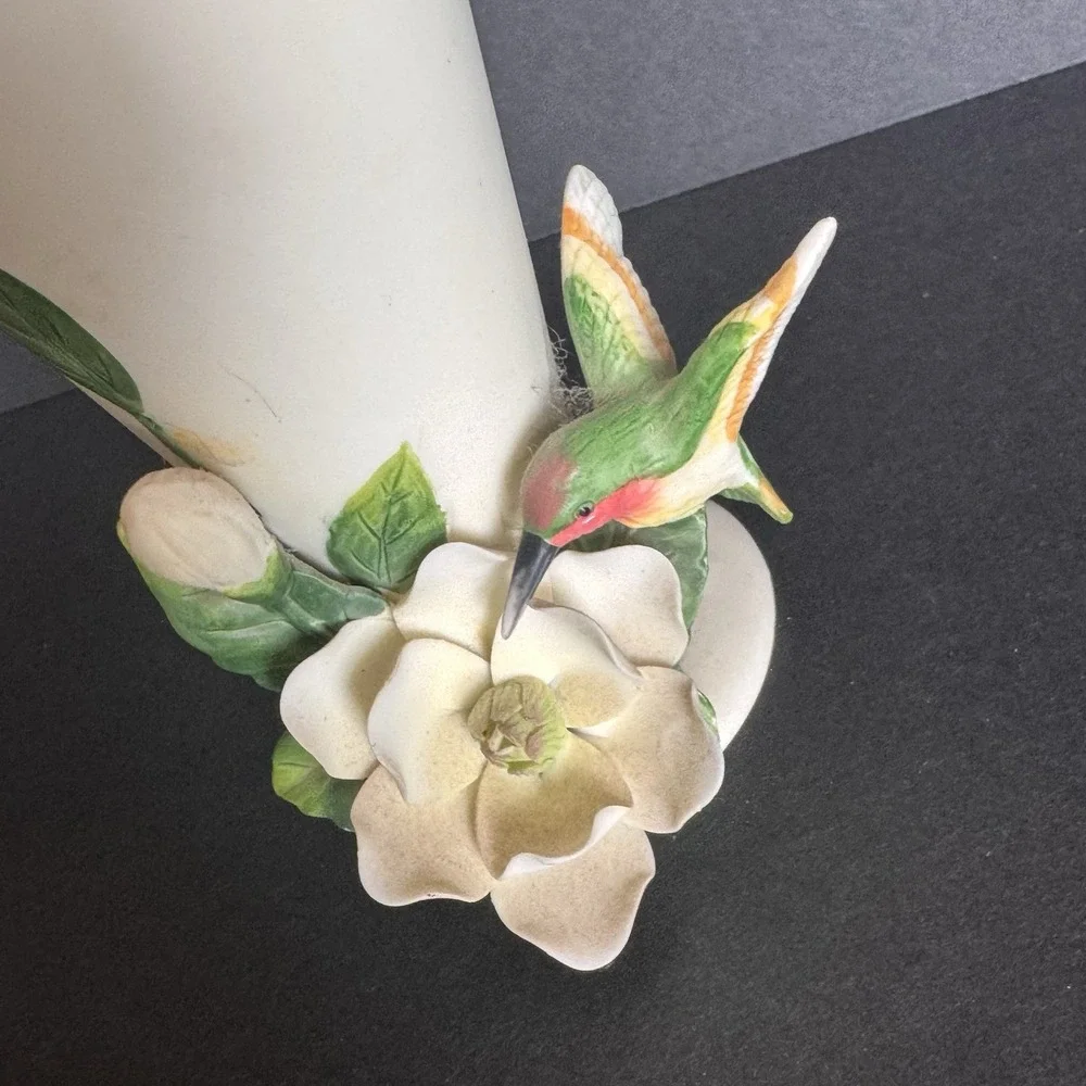Hummingbird Vase With Magnolia Flower 6